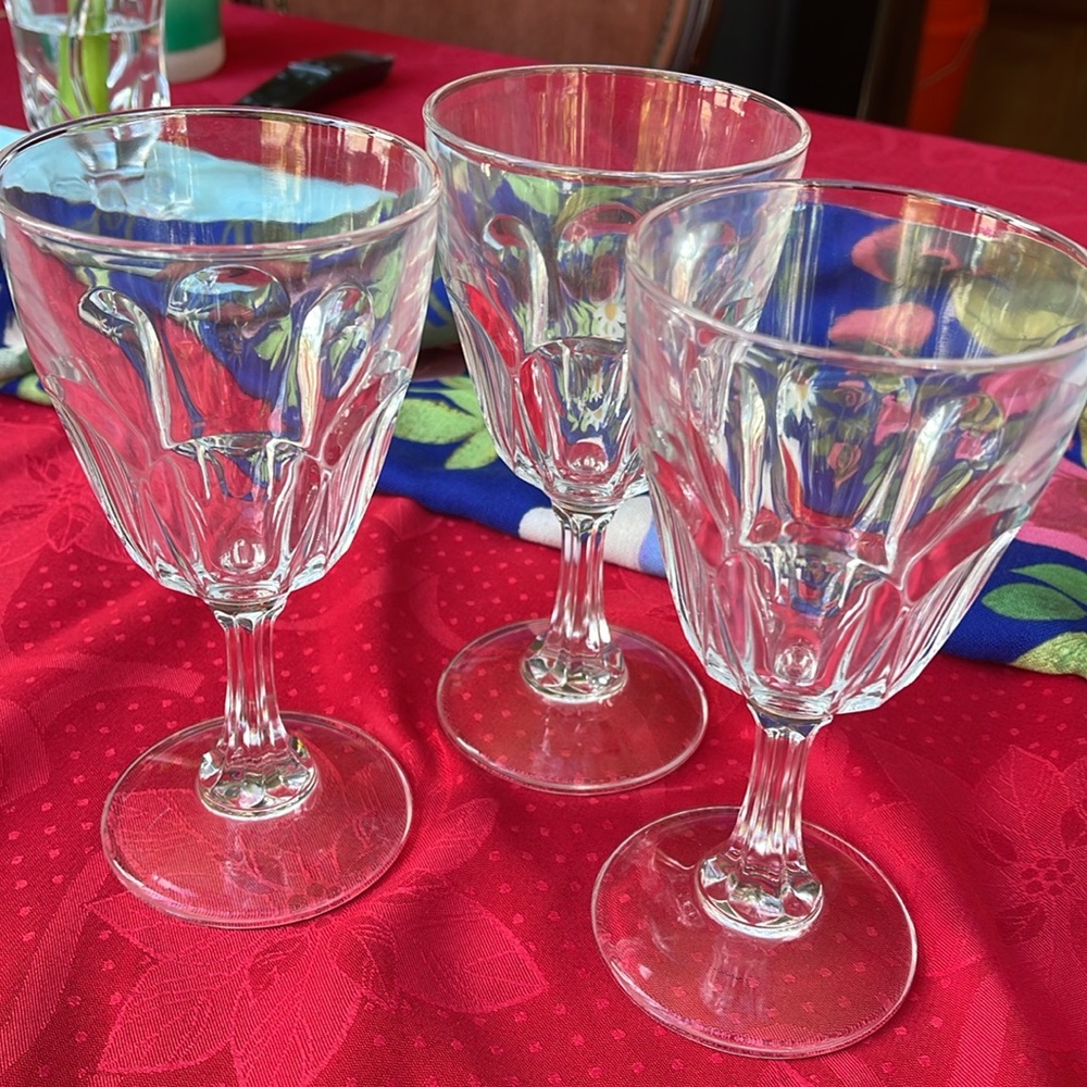 Vintage Arcoroc France  set of 3 wine / water glasses